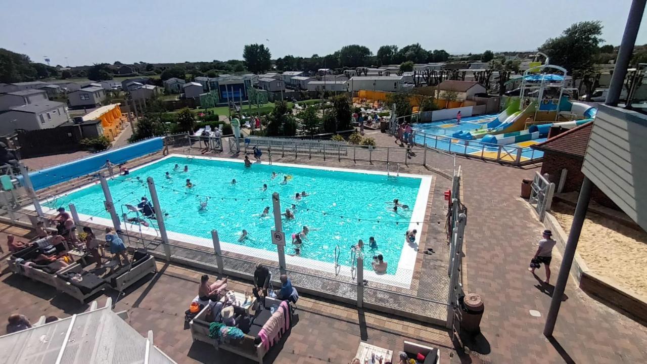 Memories Made Hotel Selsey Bagian luar foto