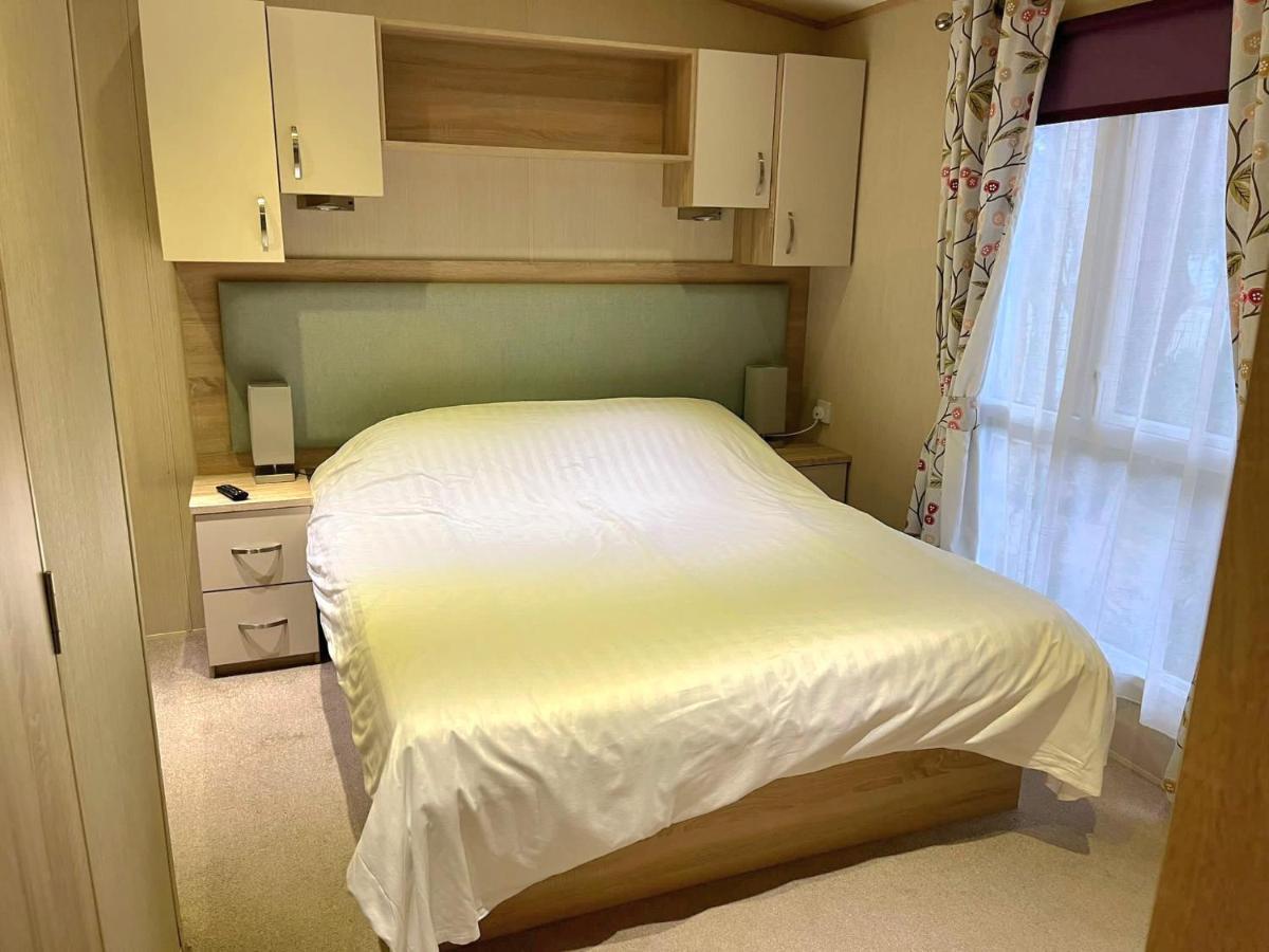 Memories Made Hotel Selsey Bagian luar foto