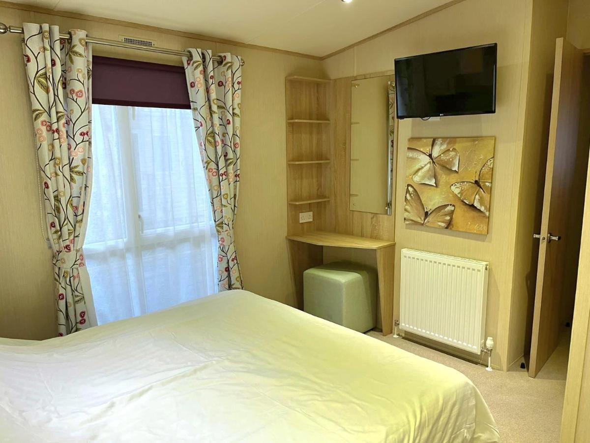 Memories Made Hotel Selsey Bagian luar foto